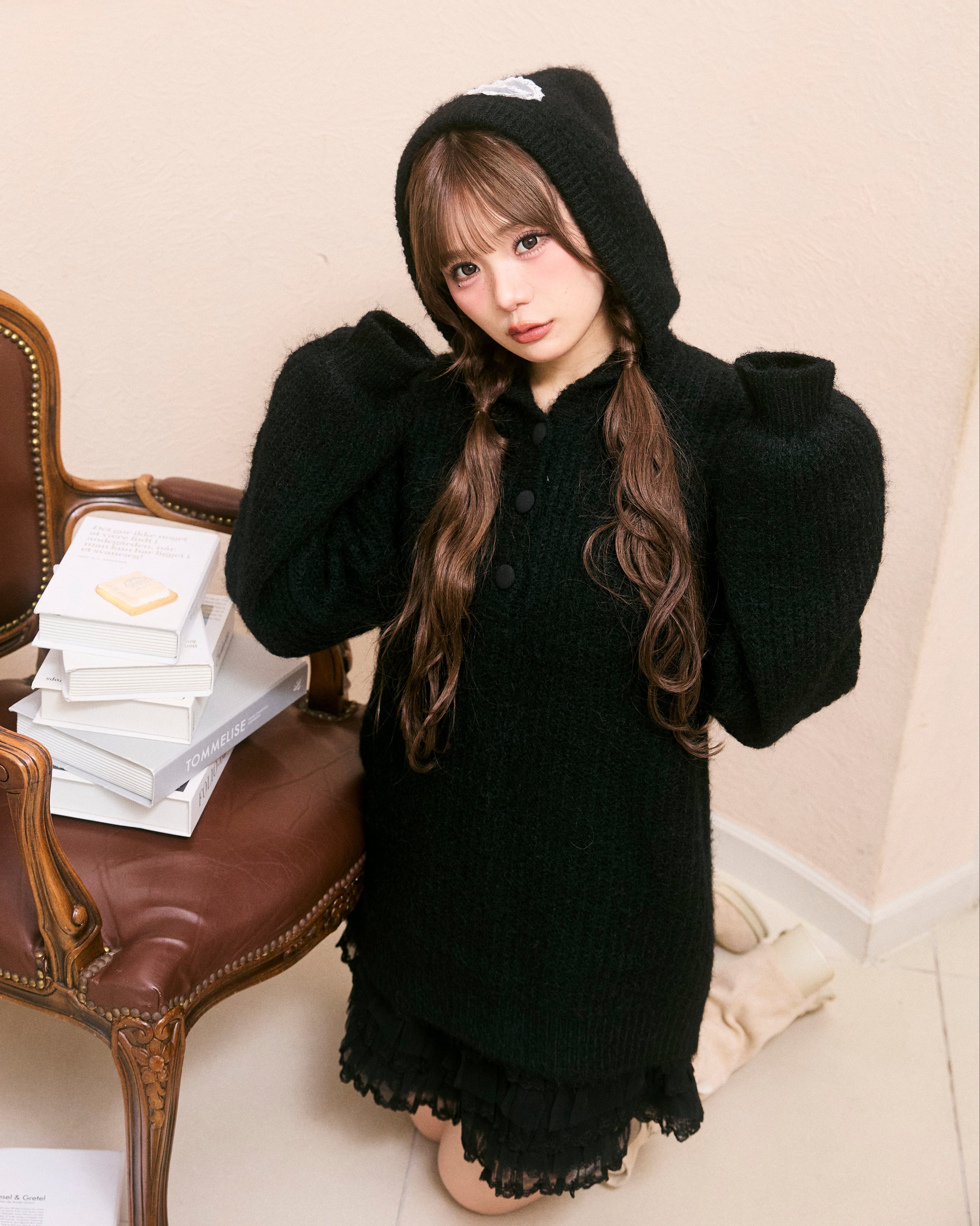 lace tag knit hoodie