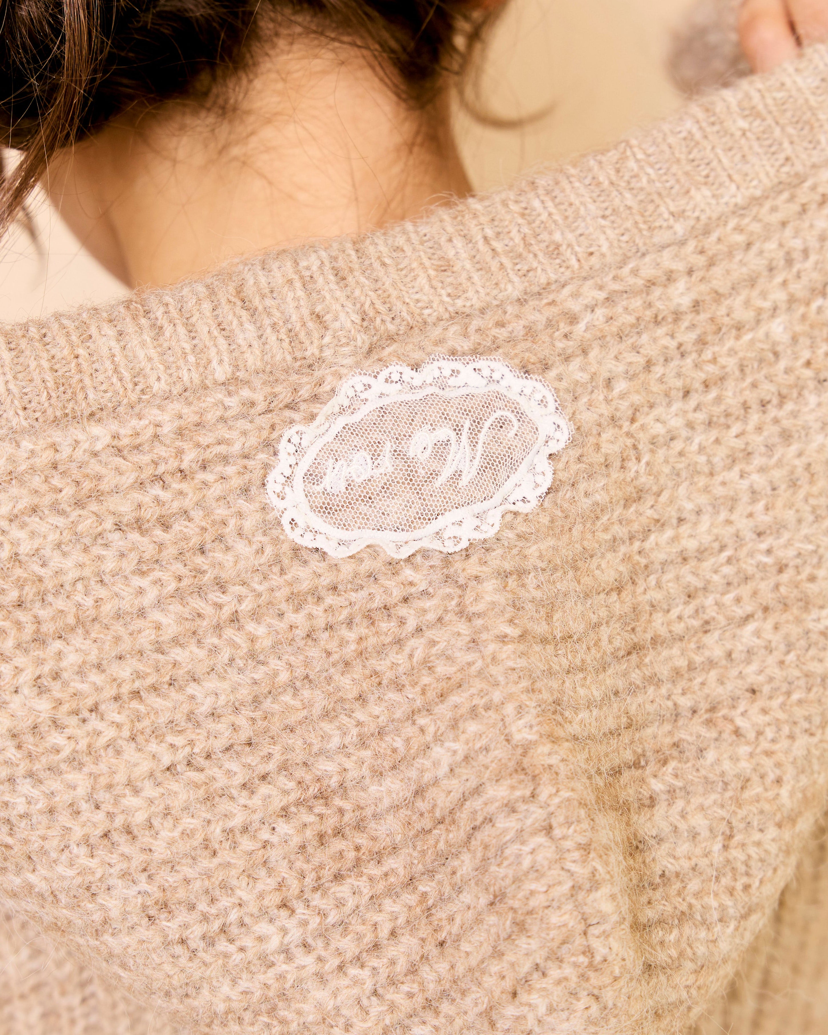 lace tag knit hoodie