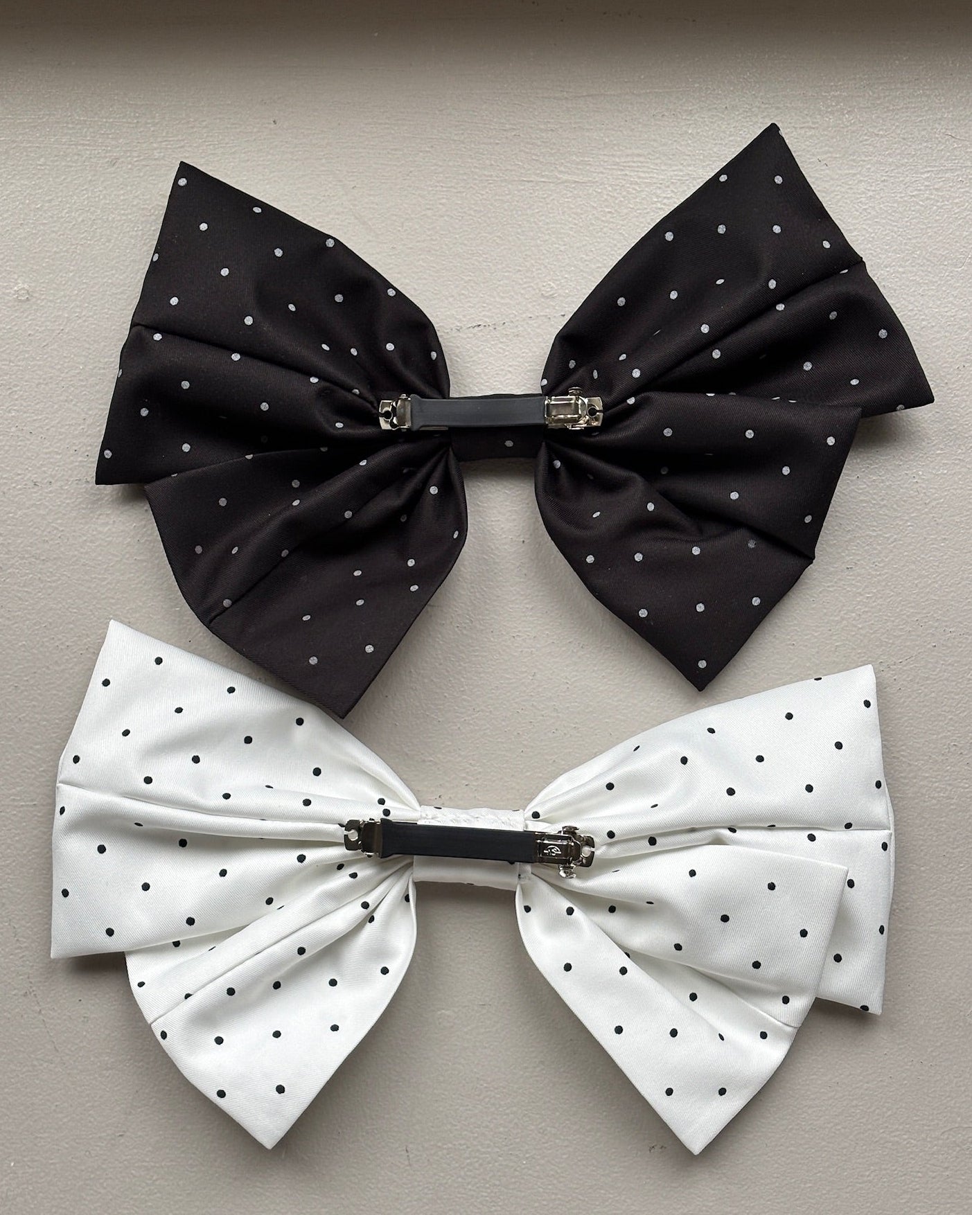 logo dot ribbon barrette